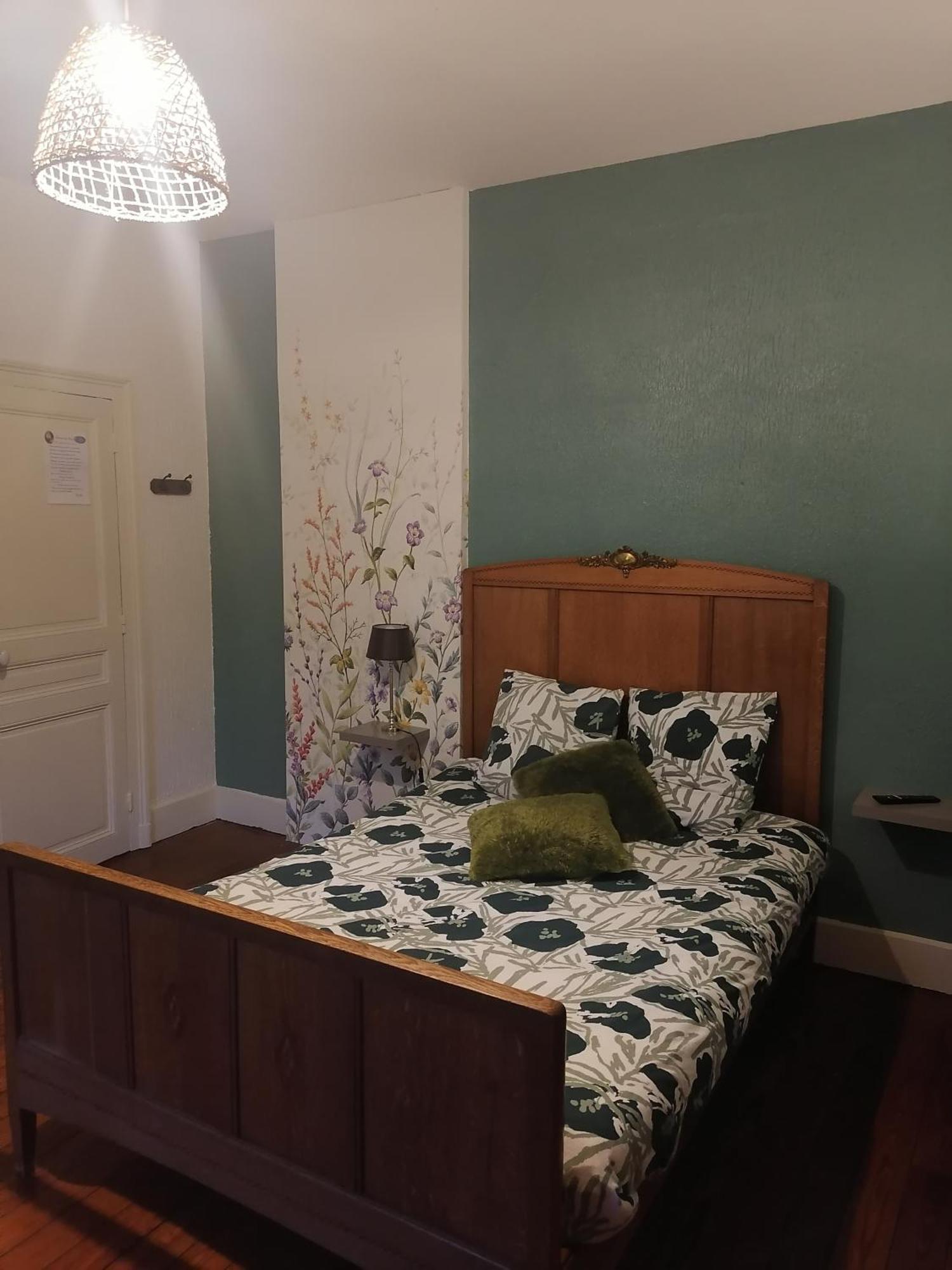 Bed and Breakfast Chez Many, Par Fred Et Henri Monthermé Exterior foto